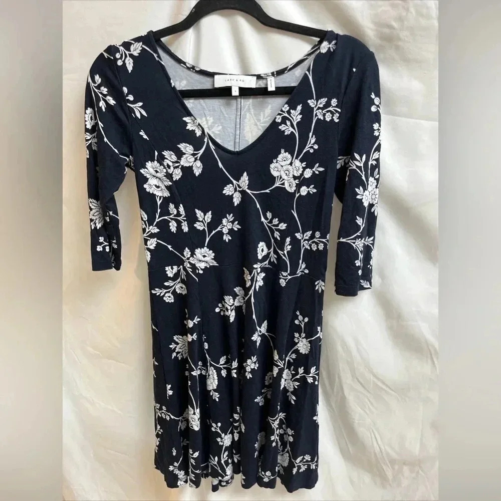 Lark & Ro Women’s size small blue floral 3/4 Length sleeve dress